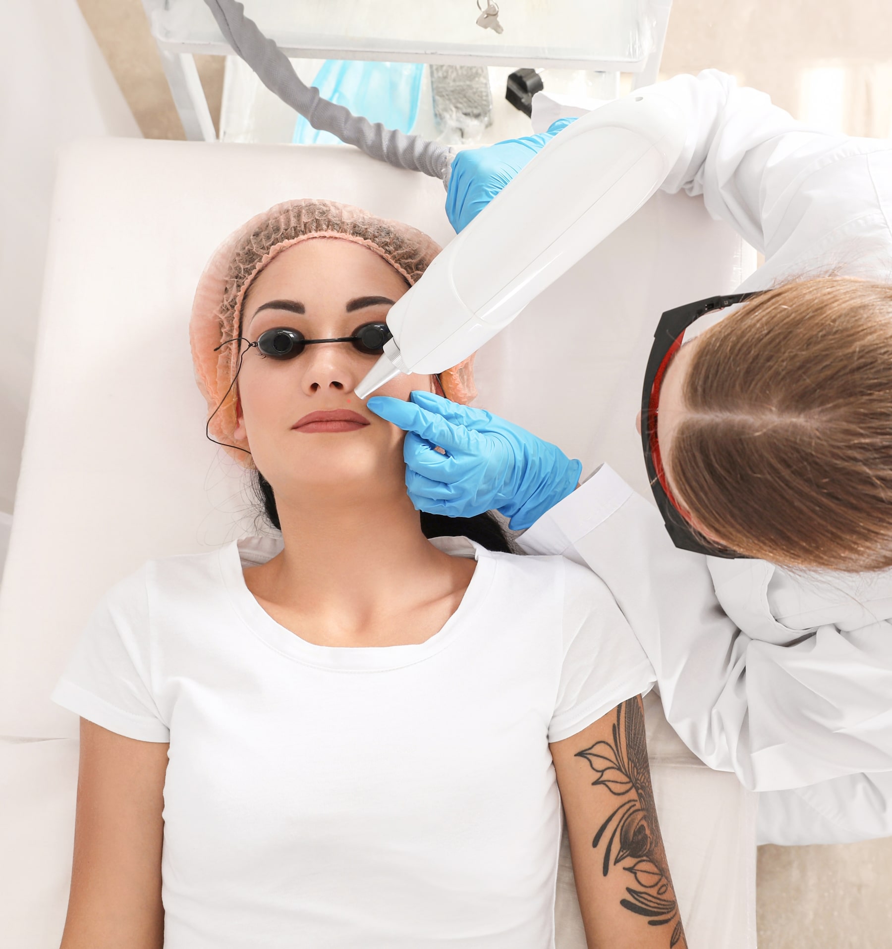 Usuwanie makijażu PMU i tatuaży oraz Skuteczny Peeling węglowy